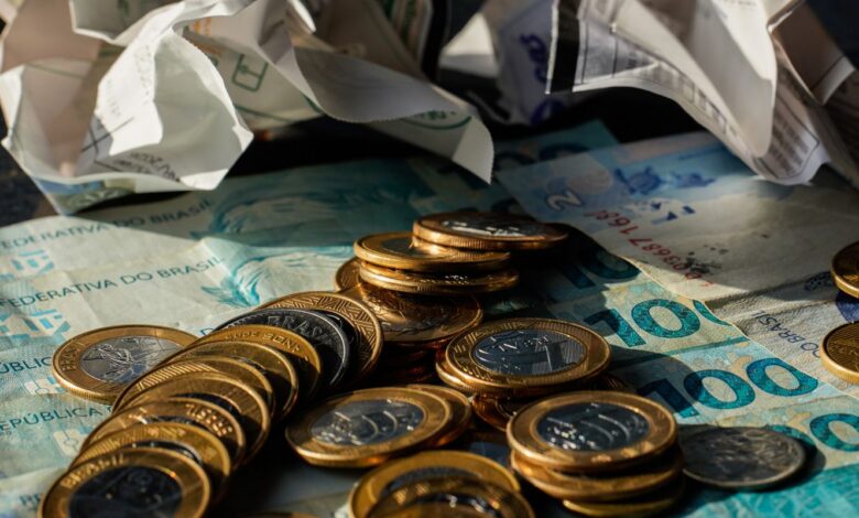 Economia cresce 0,7% em maio, puxada por consumo das famílias, diz FGV