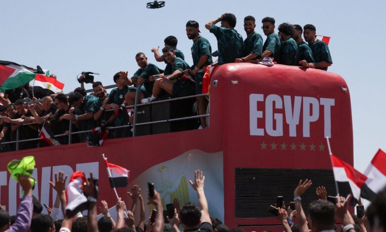 Jogadores do Egito são recebidos como heróis após atuação na Copa