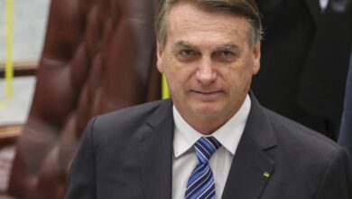 Alexandre de Moraes decide manter Bolsonaro em prisão domiciliar
