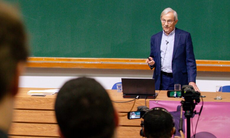Nobel da economia diz que impacto da IA no emprego é superestimado