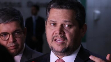 Alcolumbre envia PEC do fim da escala 6x1 para CCJ do Senado