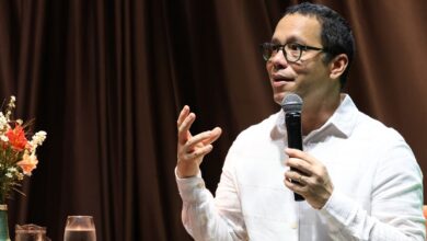 Escritor diz que literatura tem poder de humanizar e levar à reflexão