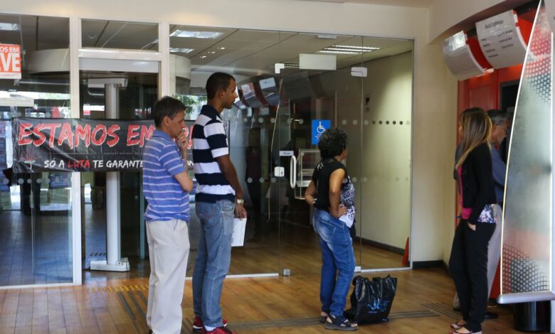 Bancários fazem paralisação nacional de 24 horas nesta quinta-feira