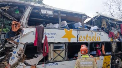 Nove pessoas morrem em tombamento de ônibus em Petrópolis