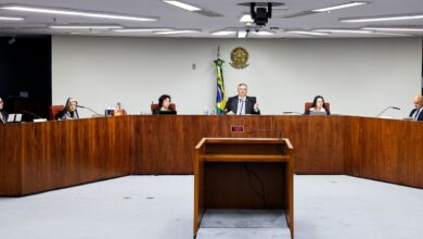 Dino e Moraes defendem rediscutir dispensa de diploma para jornalista