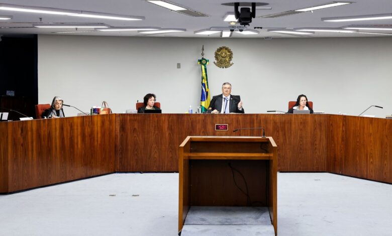 Dino e Moraes defendem rediscutir dispensa de diploma para jornalista