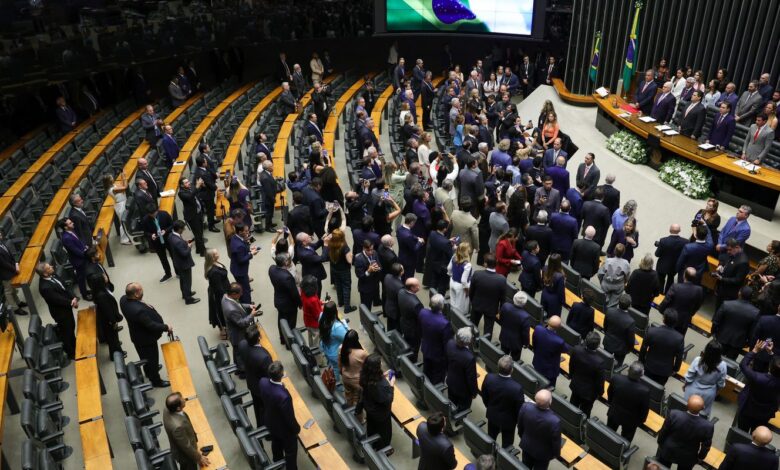 Câmara deve decidir sobre "taxa das blusinhas" nesta segunda