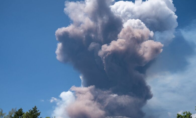 Erupção do Etna prolonga fechamento de aeroporto na Sicília