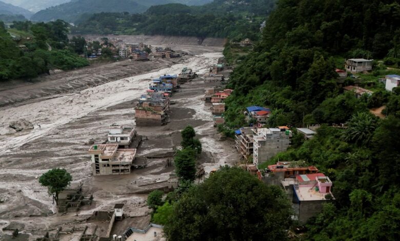 Nepal monitora dois lagos; risco de enchentes persiste