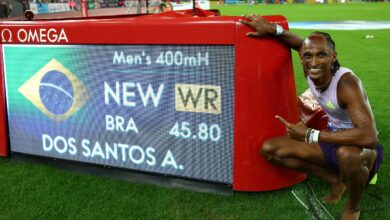 Alison dos Santos quebra recorde mundial dos 400m com barreiras
