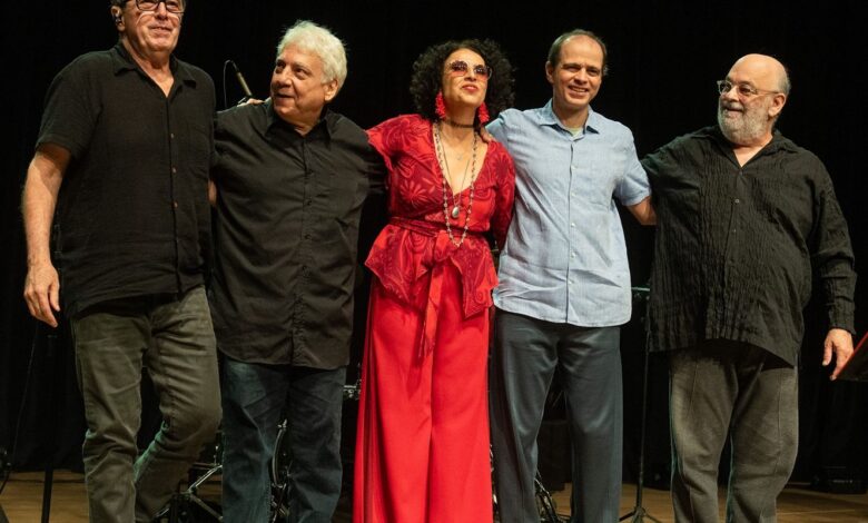 Repertório de Caetano Veloso embala show exclusivo na TV Brasil