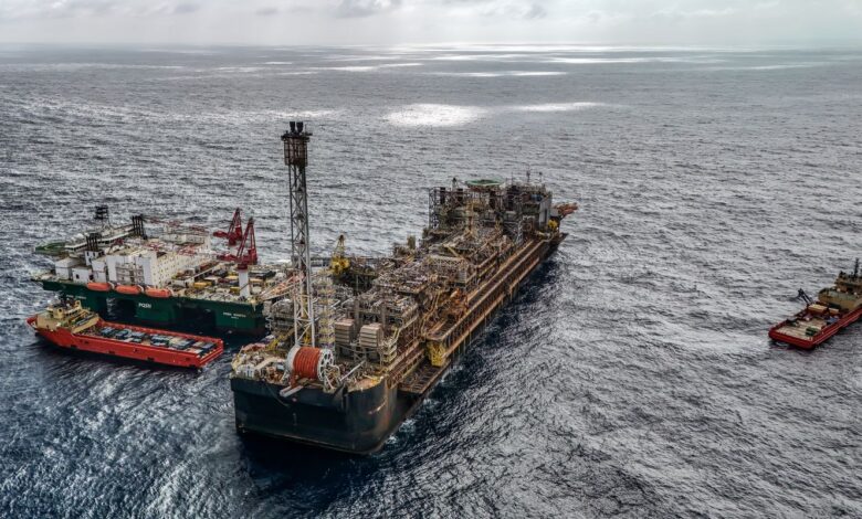 Petroleiros pedem Petrobras mais estatal e menor repasse a acionistas