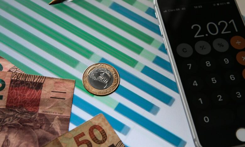 Pela 1ª vez desde março, mercado reduz expectativa para Selic em 2026