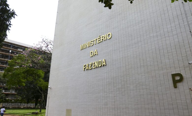 Governo Central tem superávit de R$ 10,8 bilhões em julho