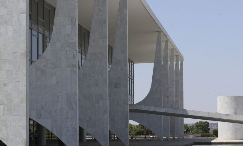 Saiba quais as atribuições do presidente da República e governadores