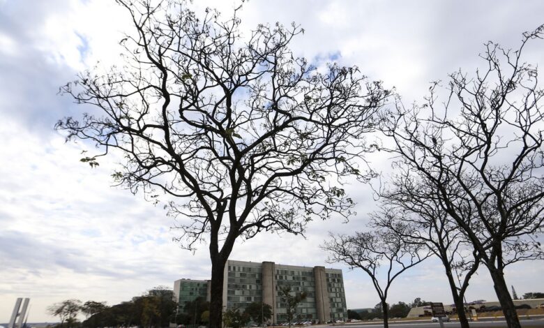 Grande parte do país tem temperaturas elevadas nesta terça-feira