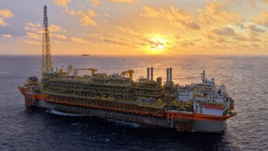 Navio-plataforma da Petrobras atinge produção máxima no pré-sal