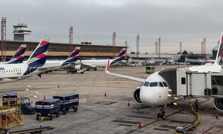 Anvisa atualiza regras de segurança sanitária para aviões e aeroportos