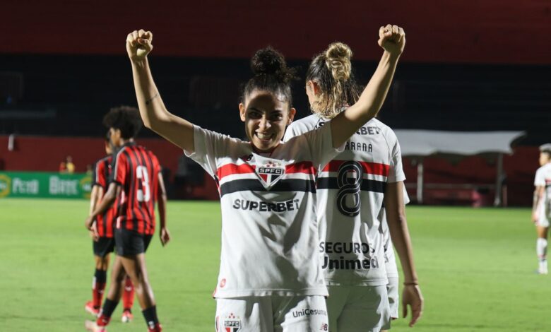 São Paulo vence Vitória e assume liderança do Brasileirão Feminino