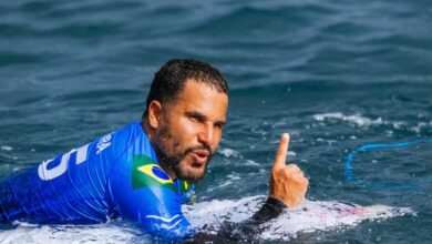 WSL: Ítalo Ferreira domina tubos em Teahupo’o e avança às semifinais