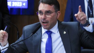 Missão pede investigação sobre filiação falsa de Flávio ao partido