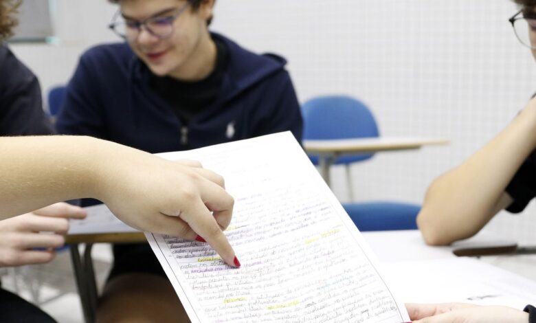Encceja 2026: alunos já podem consultar cartilha de redação