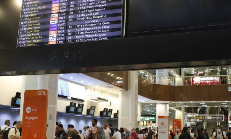 Aeroporto Santos Dumont é liberado para pousos e decolagens