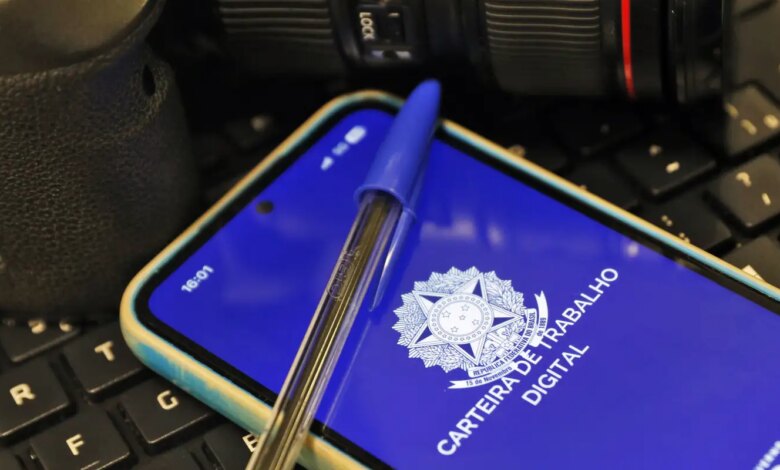 Desemprego cai para 5,3%, o menor para o trimestre terminado em julho