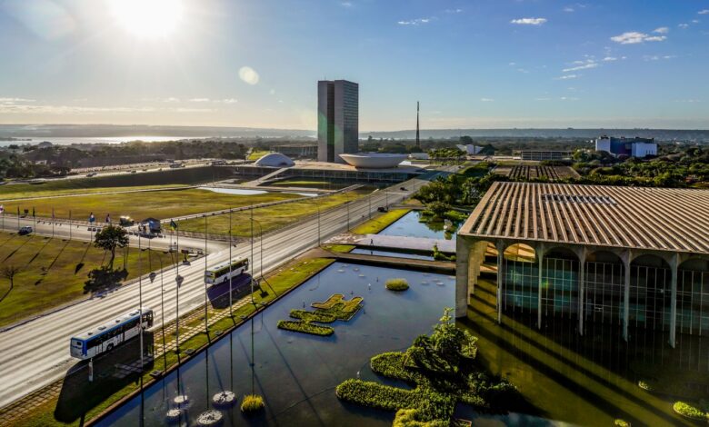 Brasil rebaixa relação com Argentina após novos insultos de Milei