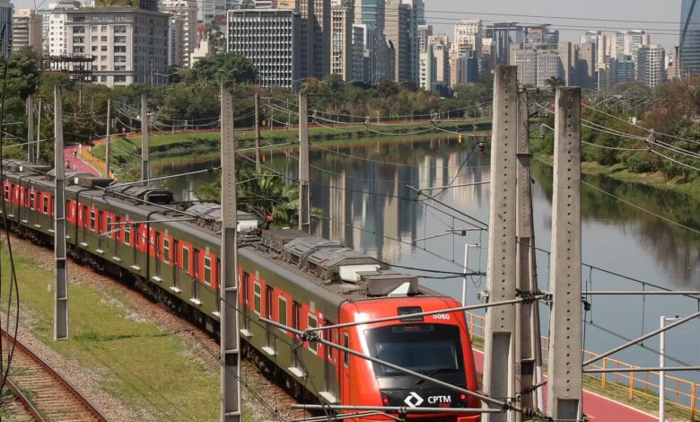 Greve de trens em SP causa congestionamento de mais de 2 mil km
