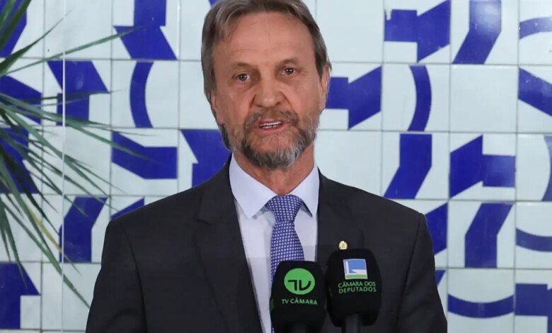 Líder do PT passa mal e Câmara suspende votações