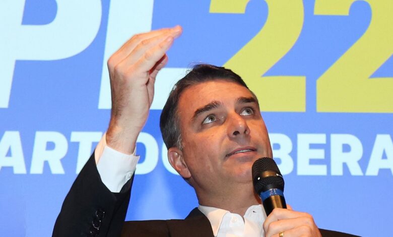 Filho mais velho de Bolsonaro, Flávio disputa a Presidência pelo PL
