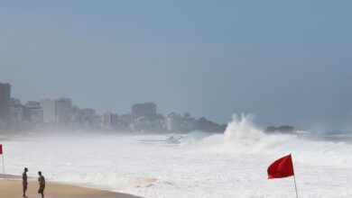 Rio terá dia de temperatura em declínio com chuva e mar de ressaca