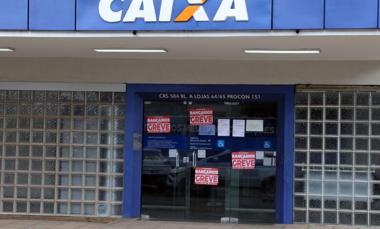 Caixa entra em greve nacional; BB tem paralisação parcial