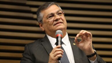 Dino cita Master e determina revisão de regras da CVM