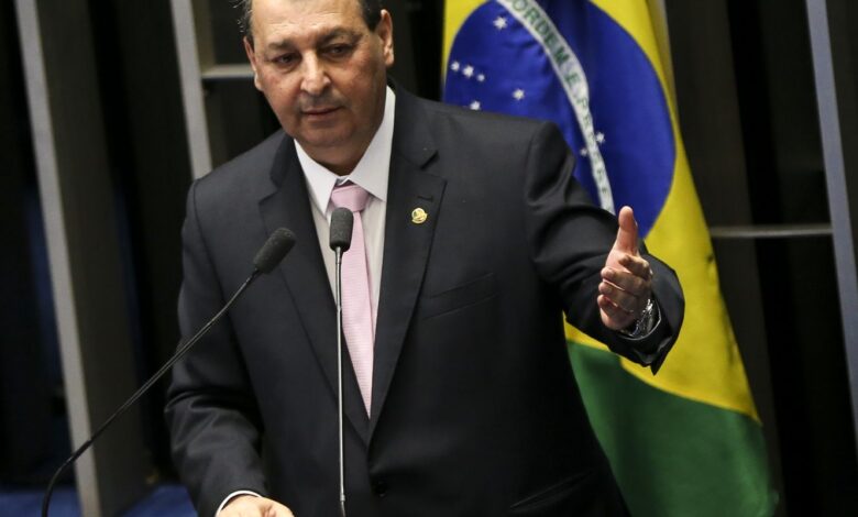 Relator da CCJ rejeita emendas da oposição que buscavam manter 6x1