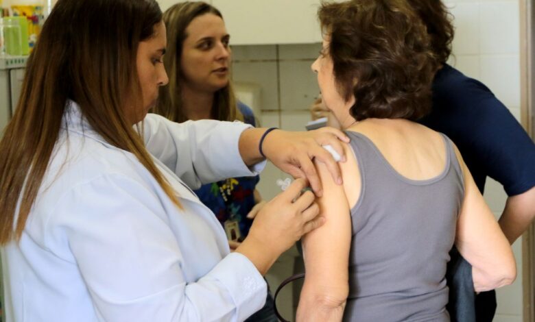 SUS amplia cobertura de vacina Pneumo 20 para maiores de 85 anos