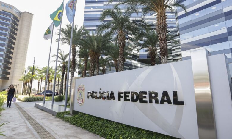 PF envia a Gilmar e Zanin íntegra de material do celular de Vorcaro