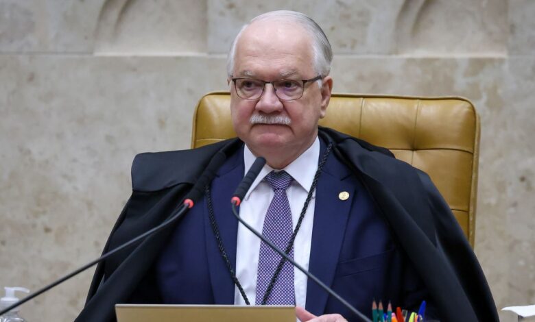 Fachin adia discussão sobre postagens de Nossa Senhora no STF