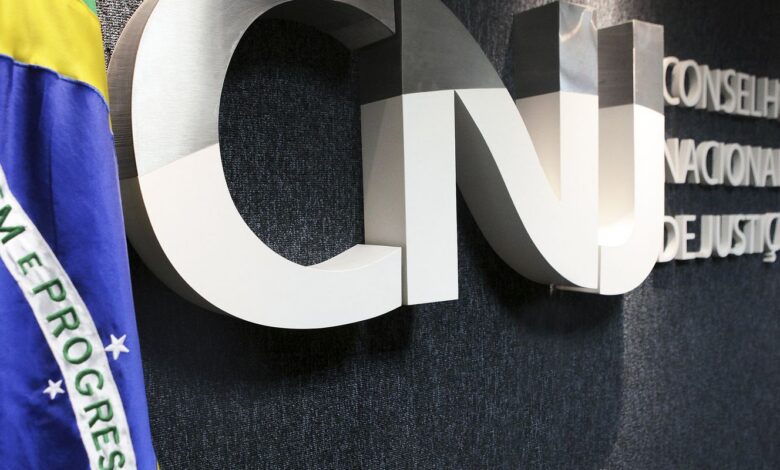 CNJ faz operação em gabinete de desembargador ligado a Nunes Marques