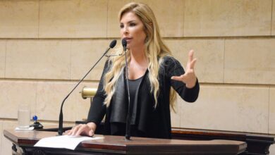 Polícia prende ex-vereadora Veronica Costa, condenada por tortura