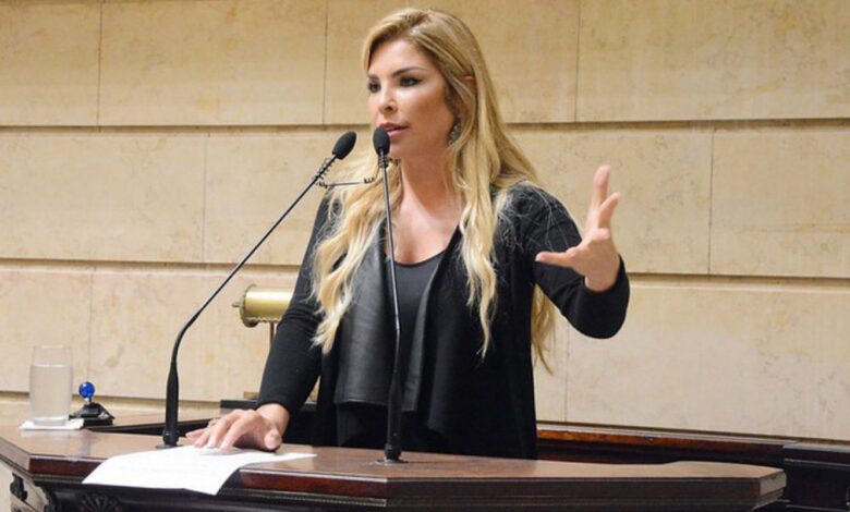 Polícia prende ex-vereadora Veronica Costa, condenada por tortura