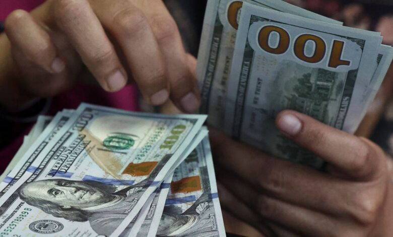 Dólar sobe para R$ 5,22 e atinge maior nível desde março