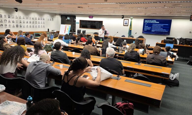 Pesquisadores debatem em Brasília o papel da comunicação pública