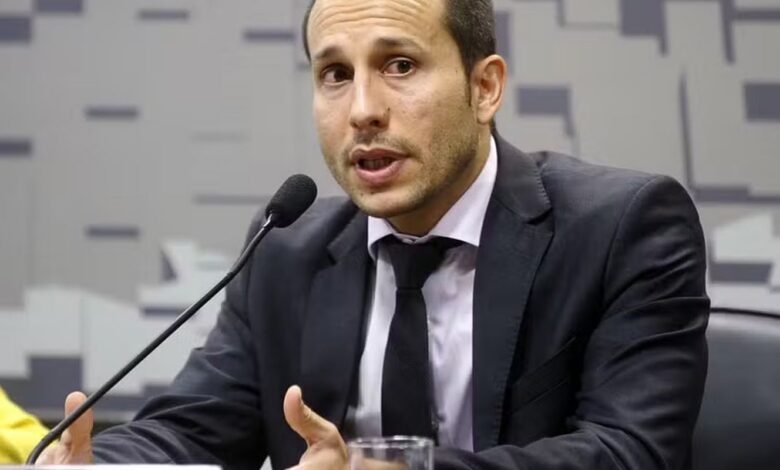 "Verdade prevalecerá", diz número 2 da PF após afastamento de Andrei