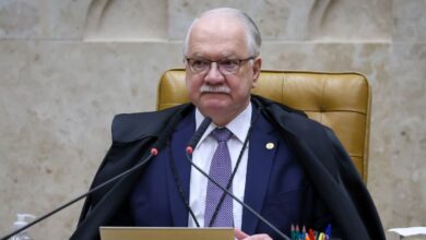 Fachin suspende decisões de Mendonça e Dino sobre diretor da PF