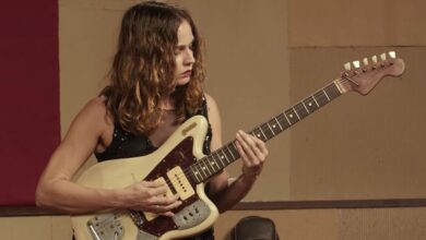Gabi Terra é destaque do reality Duelo de Guitarras na TV Brasil