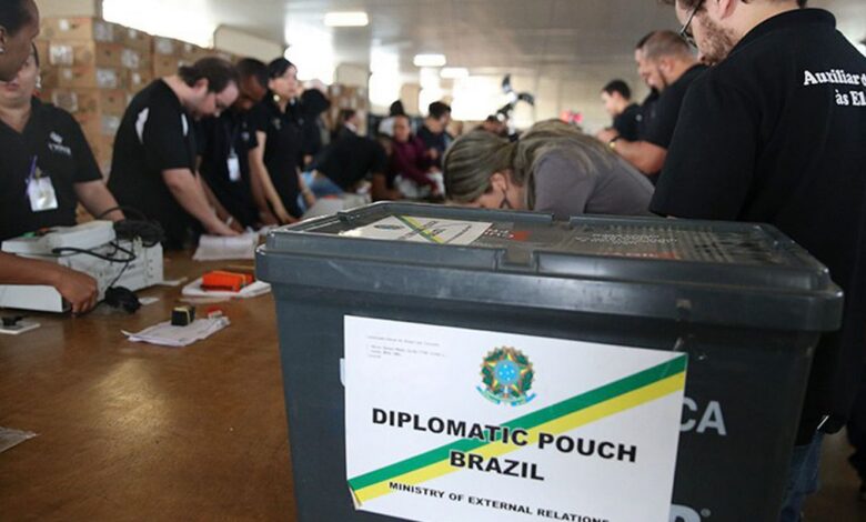 Quase 1 milhão de brasileiros no exterior poderão votar nas eleições