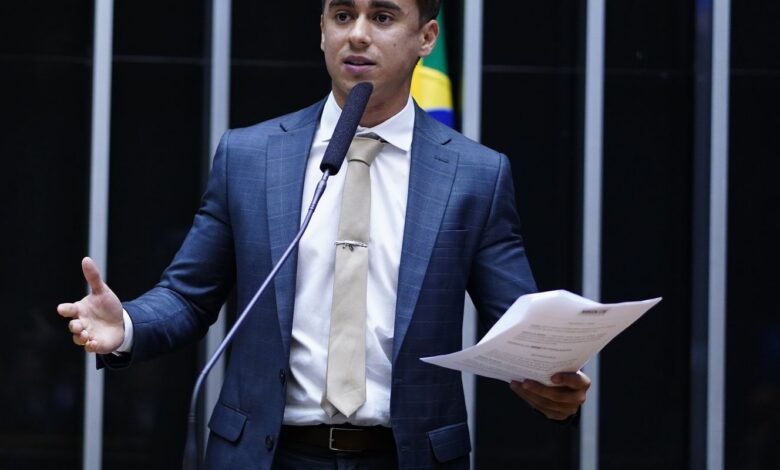 TSE manda Nikolas retirar postagem com desinformação sobre Lula