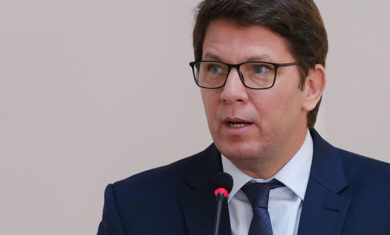 Dino aponta indícios de liderança de Mário Frias em desvio de emendas
